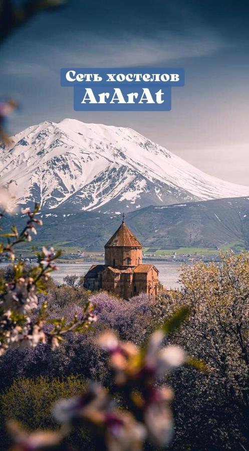 Ararat-Shulyavskaya Hostel Kyiv Exterior photo